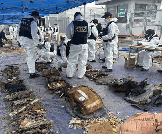 韩媒：韩国济州航空空难时隔一年多再发现遇难者遗骸，李在明下令迅速彻查 -华闻时空