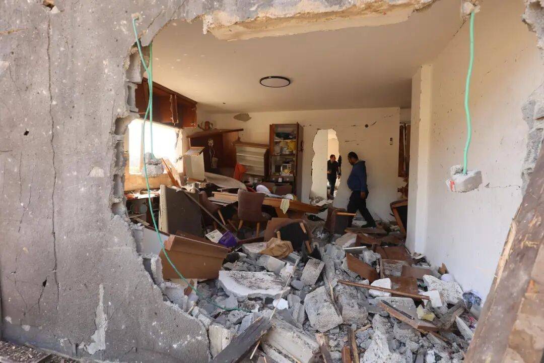 以总理发视频自证仍“在世”!伊朗宣布,首次使用新武器打以色列