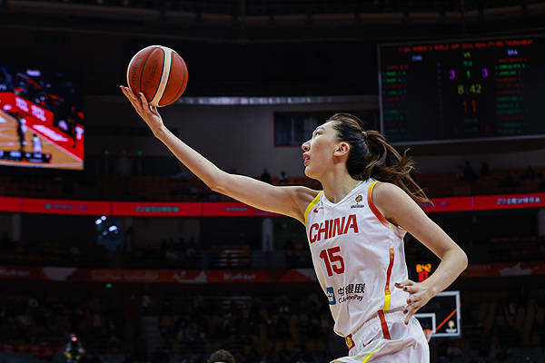 中国女篮击败巴西，4胜1负结束世预赛