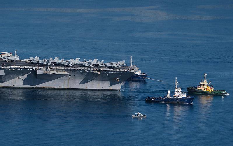 美“福特”号航母频发意外：洗衣房着火30多个小时才扑灭，600余人没床睡，650个厕所堵了九成