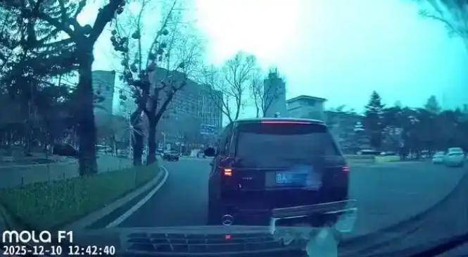 被路虎别停男子称个人信息泄露，到底谁在干扰办案？