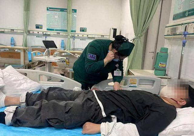 河北金融学院大三男生被同学打伤 举报打人