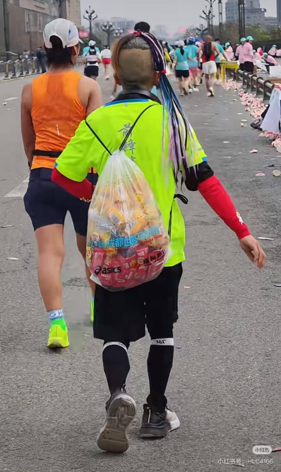 马拉松赛道“一字马”选手遭禁赛两年