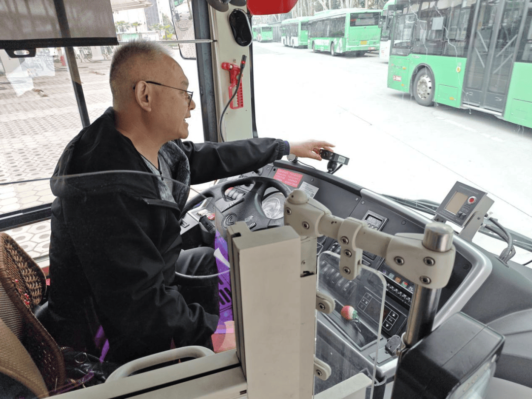 【提升】精细化管理518:四车队开展车辆监控专项检查筑牢春季行车安全防线(图1)