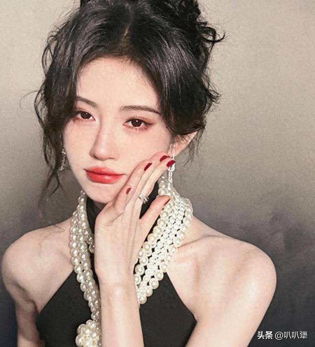 一天3大瓜！带着女儿偷腥、偷税漏税、滞留迪拜件件荒唐可笑