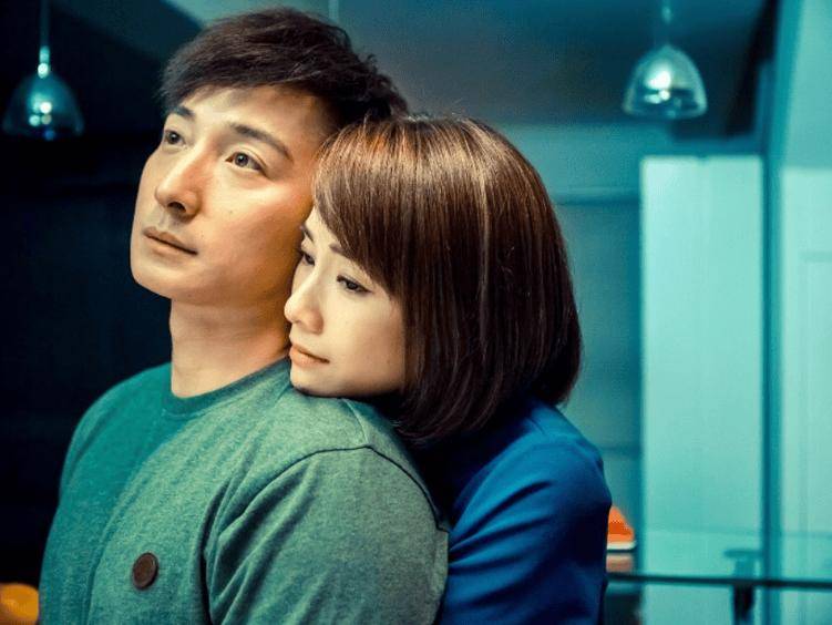 方力申接商演唱《好心好报》！邀 “高仿邓丽欣” 同台合唱！网友：差点以为是封面图