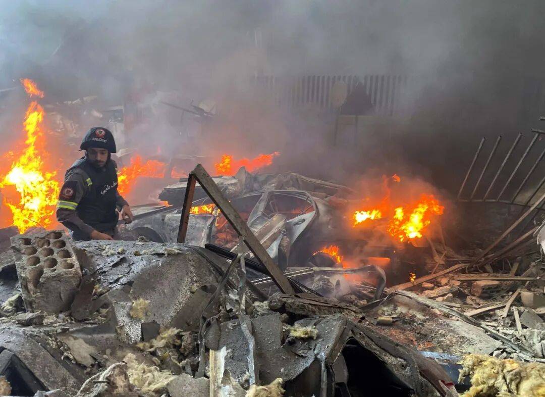 局势升级，霍尔木兹海峡再次关闭；伊朗：3项停战条款已遭违反 -华闻时空