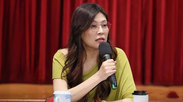 吃完了宴席,两岸在上海谈妥,对赖清德改了称呼,郑丽文一锤定音