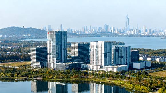 江苏：要深化人工智能赋能支持企业开发应用行业垂类大模型