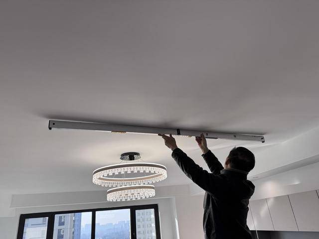 屋顶八米裂缝、混凝土一抠就掉 潍坊恒信熙湖名筑刚买就糟心(图4)