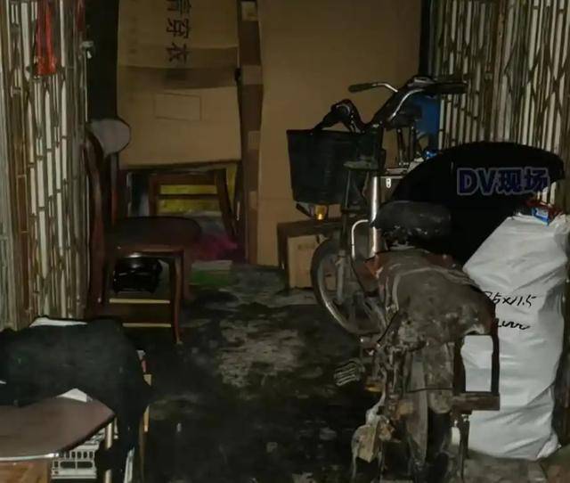 臭气熏天 女记者“yue”个不停！网笑：这么有“活人感”的报道很久没看到了