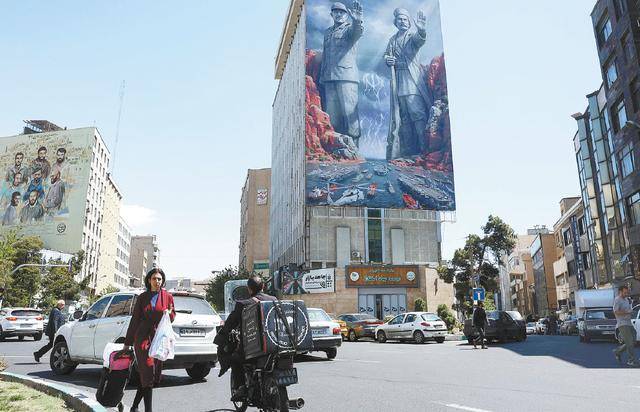 封锁霍尔木兹海峡后，美释放双重信号 -华闻时空