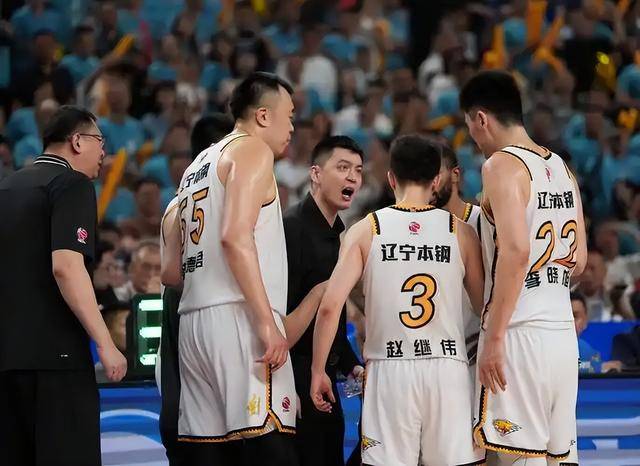 耻辱！广东无缘CBA前四，杜锋用人引众怒，球迷：赶紧下课