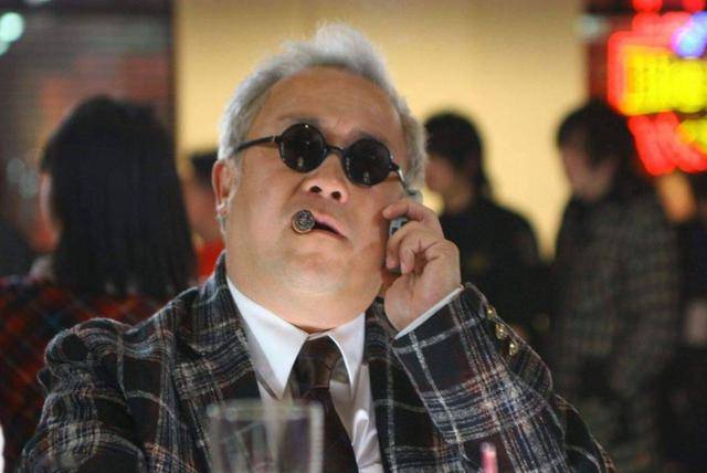 曾志伟和乔妹的合照揭开了娱乐圈的“另一面”