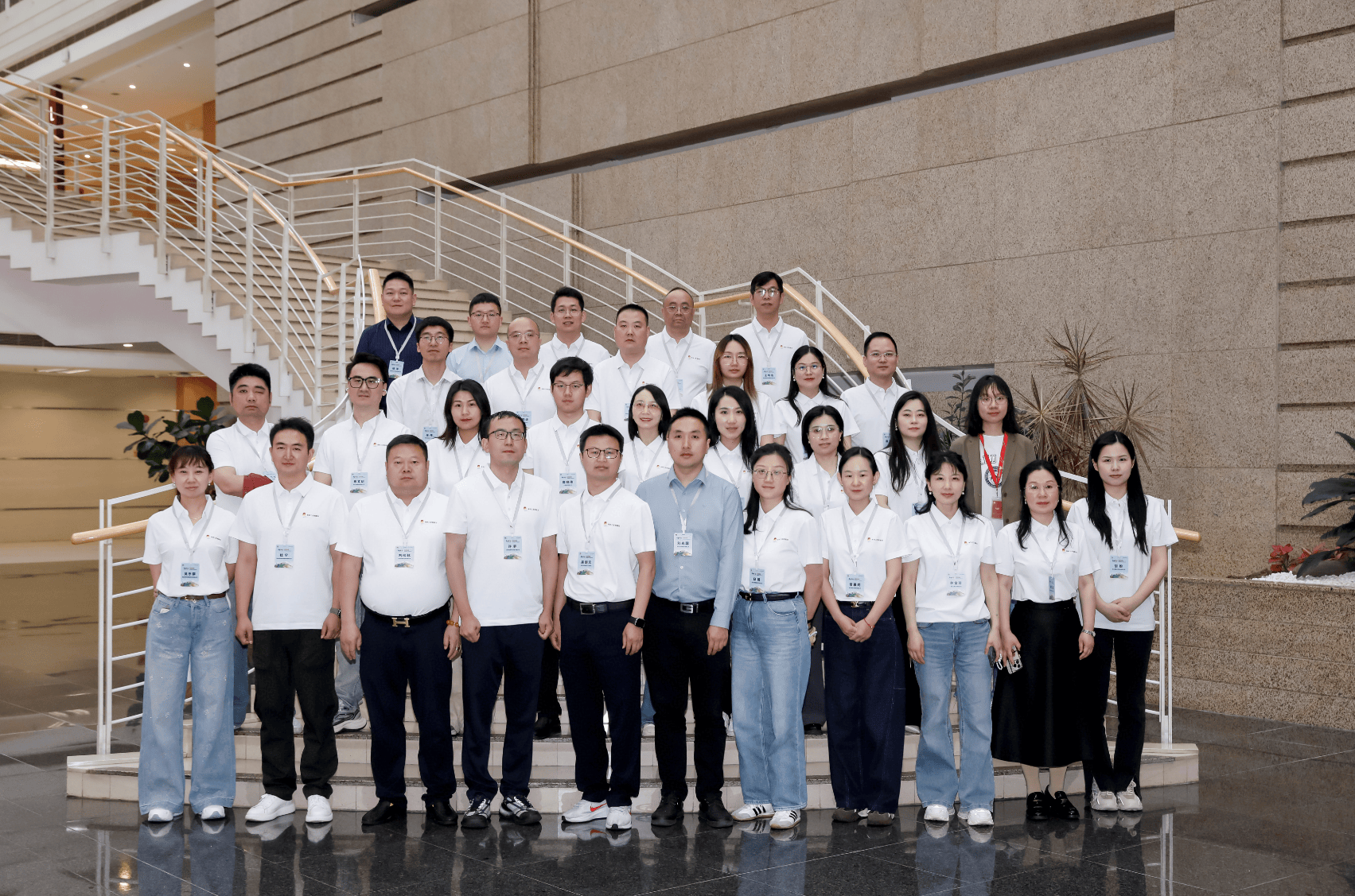 走进华为｜与名企同行-黄鹤之星特训营领航班：数智驱动未来，共探企业转型升级新路径