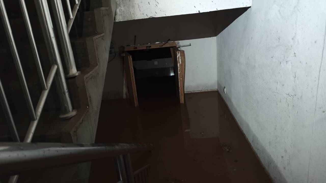 一个区一天下了约58个西湖的雨！记者实探钦州被淹小区：地下车库仍有约一米深的积水