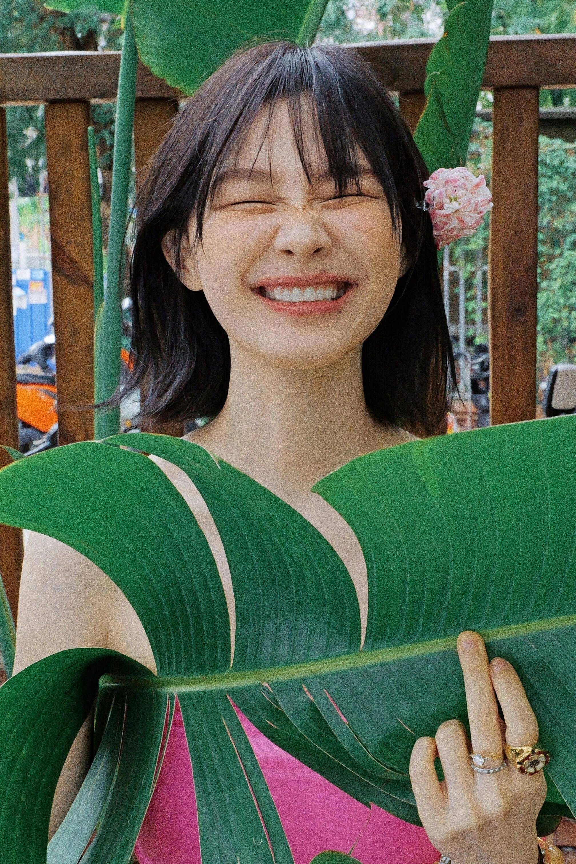 金靖拍了很火的黑白傣写真！
