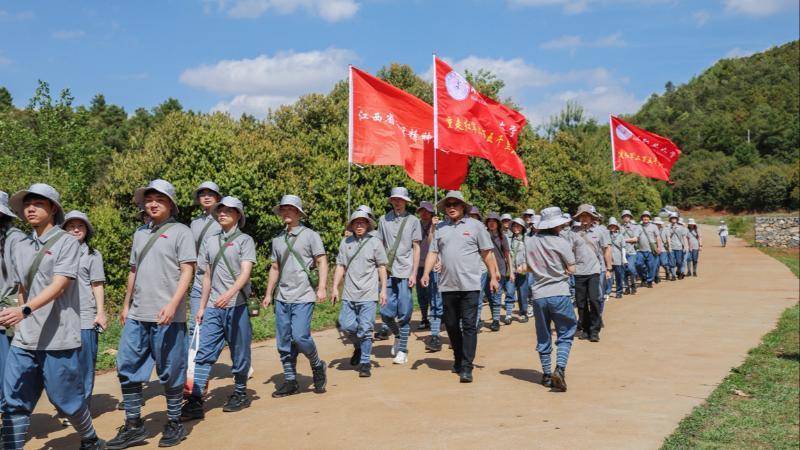 华体会- 华体会体育官网- 体育APP下载更深刻 更鲜活 这群江西师生在行走中感