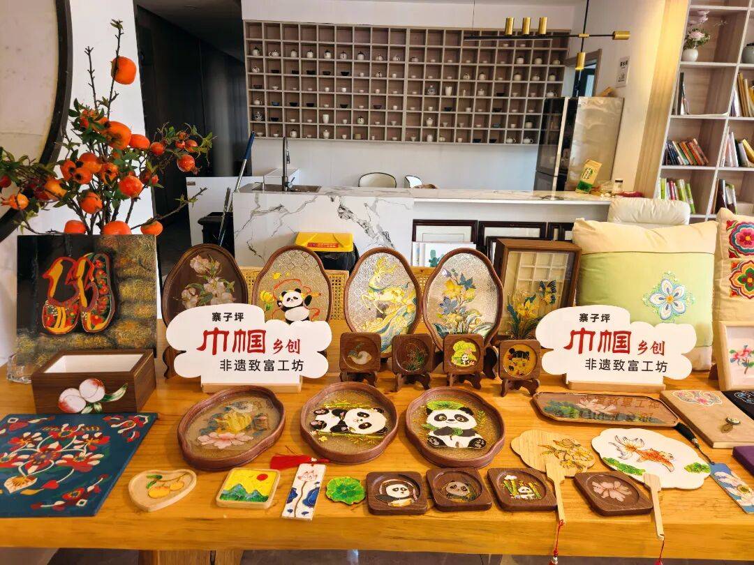 【巾帼建功行动】艺术村长传艺·返乡青年筑梦——汶川县水磨镇艺术乡创的巾帼力量_非遗_郑宇明_创业