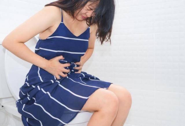 原创            大肠癌一确诊就晚期？这3种大便变化，是肠道的求救！