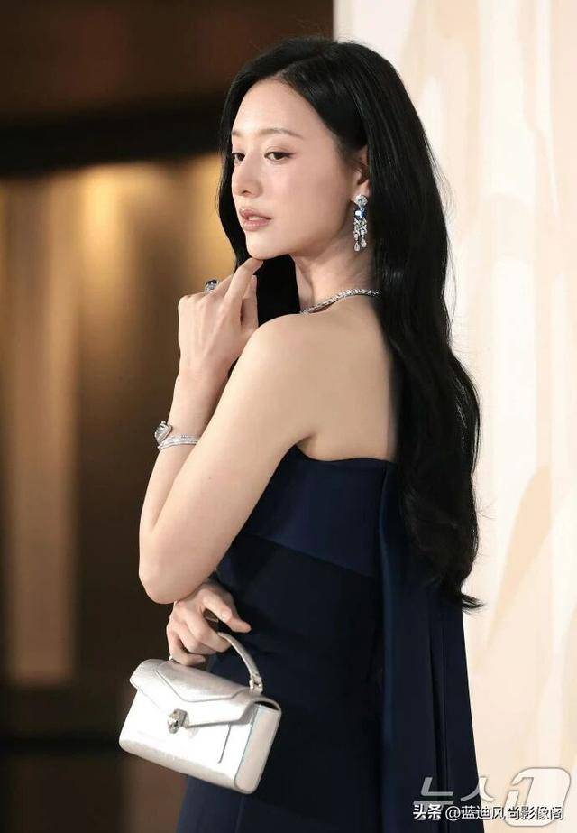 金智媛宝格丽珠宝展：蓝裙凝雅韵，蓝宝映风华