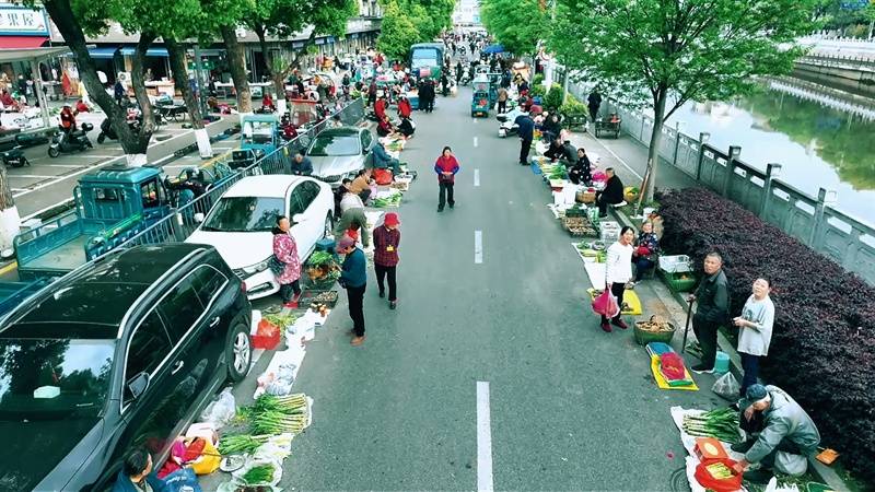 “潮汐菜场”的烟火气