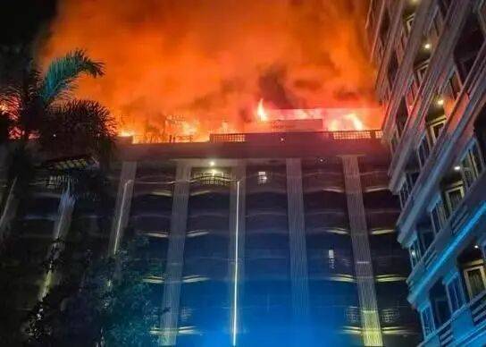 泰國芭堤雅一酒店發生火災，多人被困，傷亡情況暫不明海報