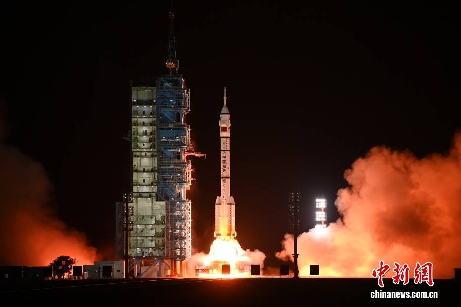 神舟二十三号载人飞船发射成功