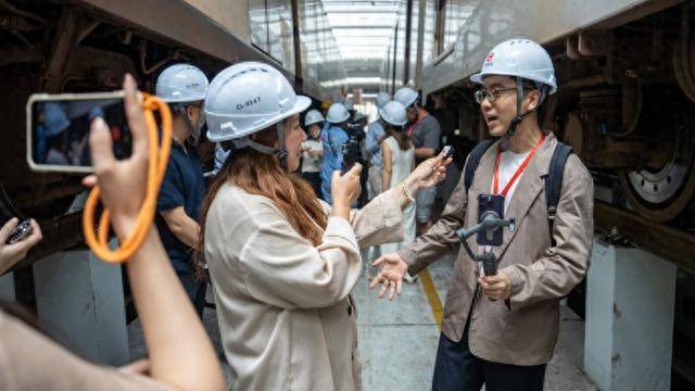探秘“城市生命线”背后，上海国企向互联网创作者打开大门