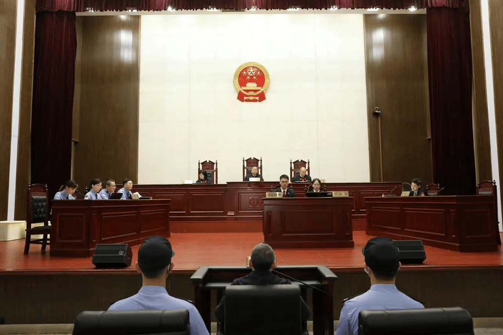落马市委书记留下33个烂尾工程，曾称“烧掉钱后，就安全了”