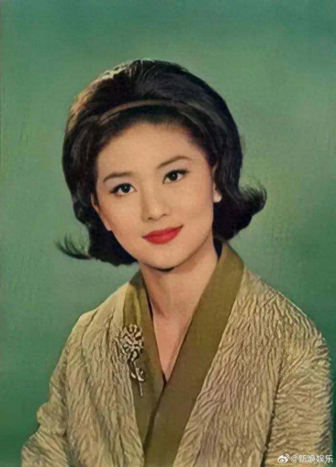 “港剧第一贵妇”苗金凤于今日下午3时去世，享年80岁，凭电影《双凤仇》一举成名，还曾出演《妙手仁心》《第三类法庭》《一水隔天涯》等