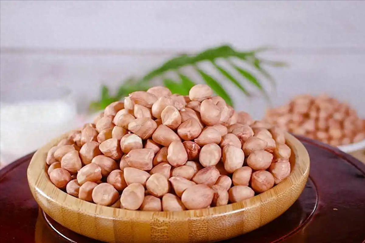原创            心脏与花生的关系，提醒：若想保护心脏健康，最好少吃这3种坚果