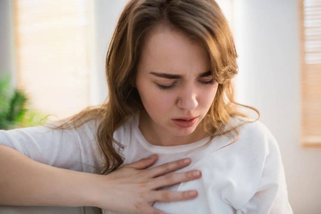 引产后涨奶几天能消失？乳腺自然回奶时间与舒缓方法全解析