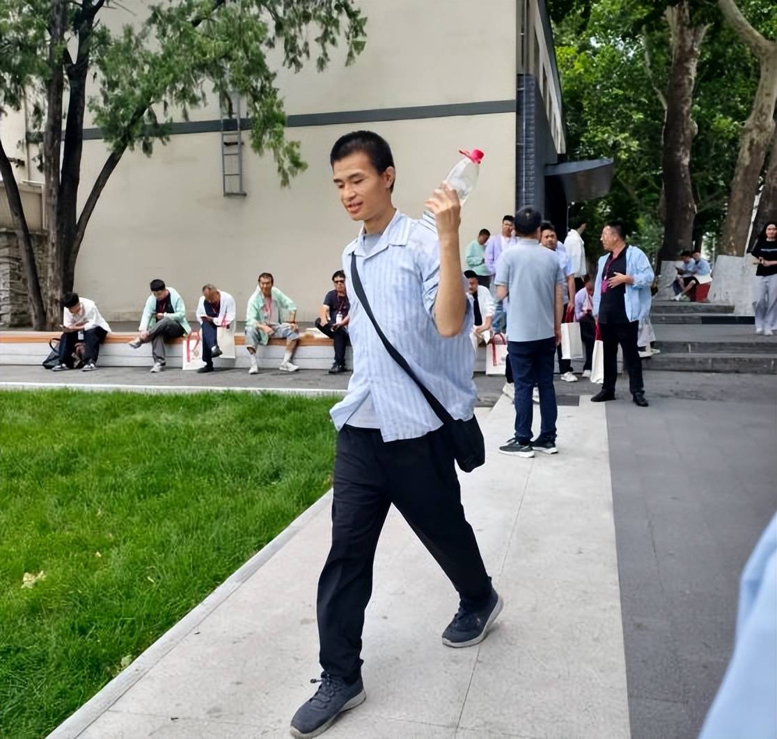 韦东奕获奖仅1天炸出一堆“牛鬼蛇神”难怪央视曾发文批评