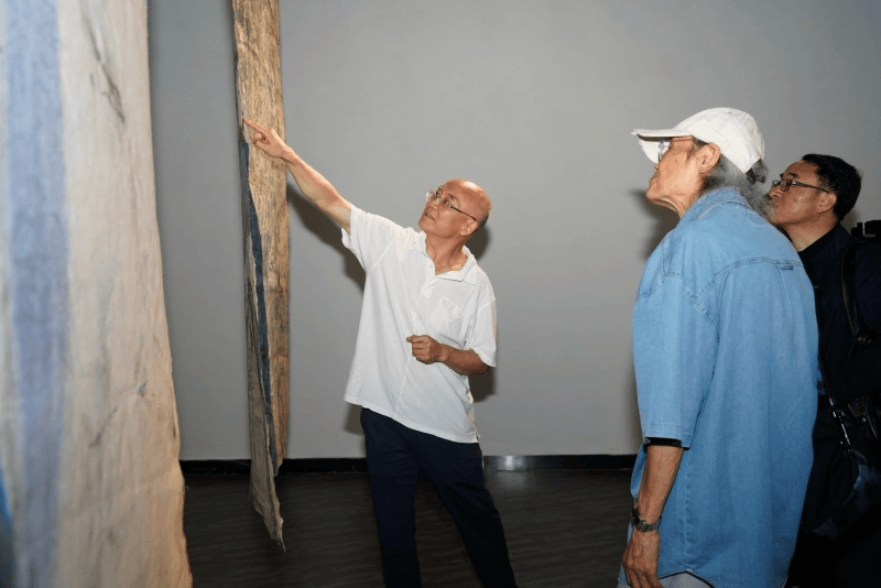 后卫何为：在AI洪流中守护艺术的可栖居世界——访艺术家胡吉宏
