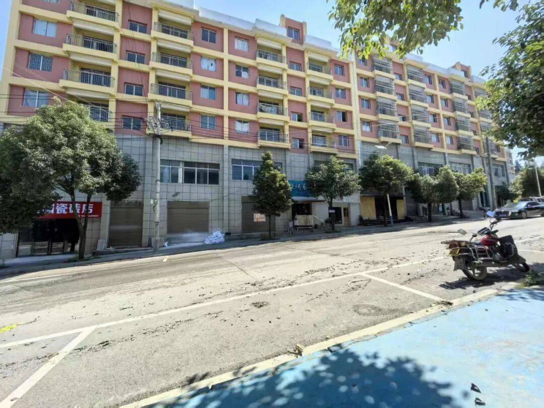 毕节赫章县投资8660万元修建百余套公租房 完工后却闲置8年(图1) 文章配图-1