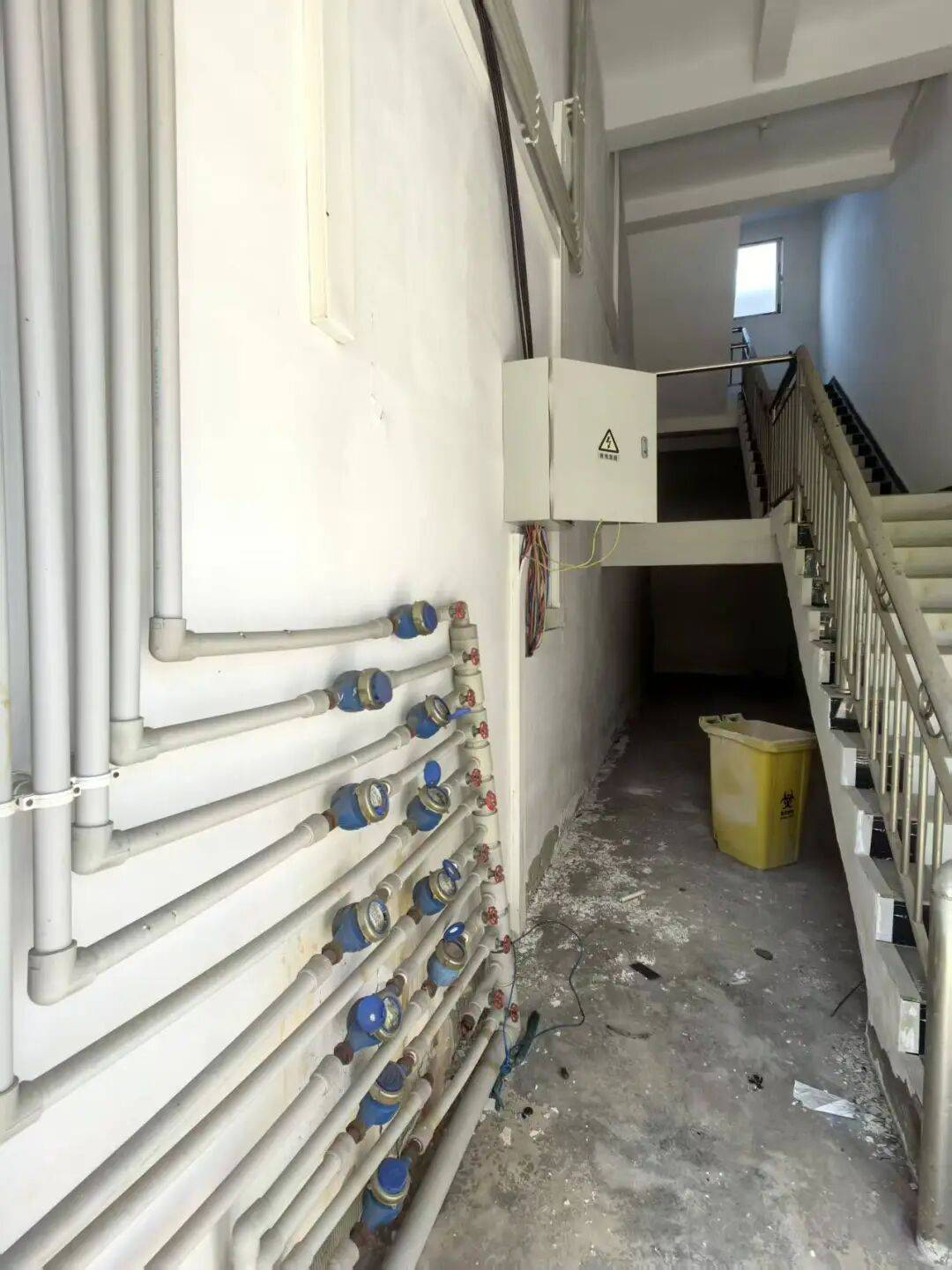 毕节赫章县投资8660万元修建百余套公租房 完工后却闲置8年(图2) 文章配图-1
