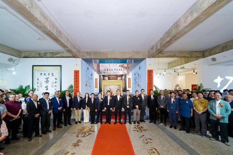 澳门陶塑像暨书法展弘扬中医药文化