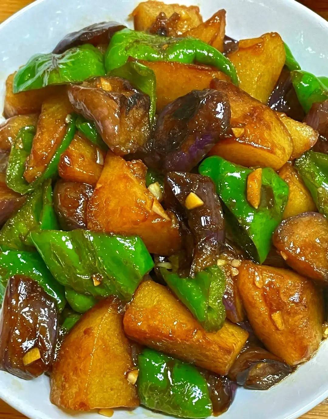 原创            三伏天“湿热”重，建议:少吃西瓜绿豆，多吃3菜，清凉消暑又解馋