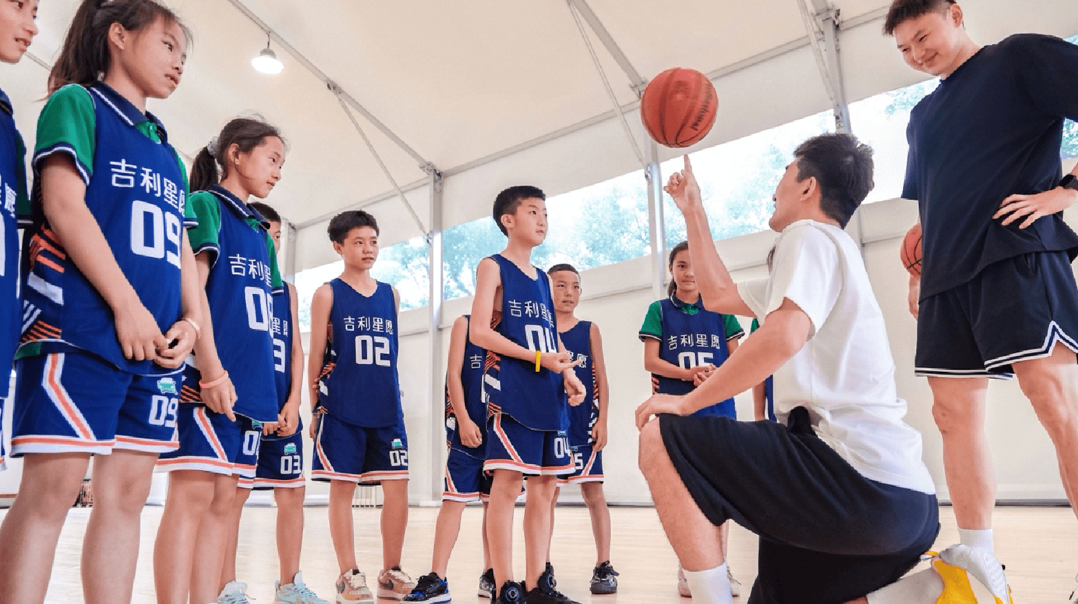 吉利星愿与80万车主双向奔赴，让深山少年足球梦想落地生根