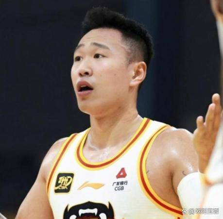 中国男篮即将进行大换血，12人大名单预测出炉，中国男篮这次有戏