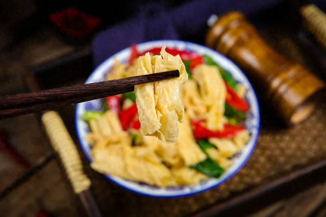 这种看似清淡的豆制品，比猪大肠还”油“！很多人还当作减脂餐
