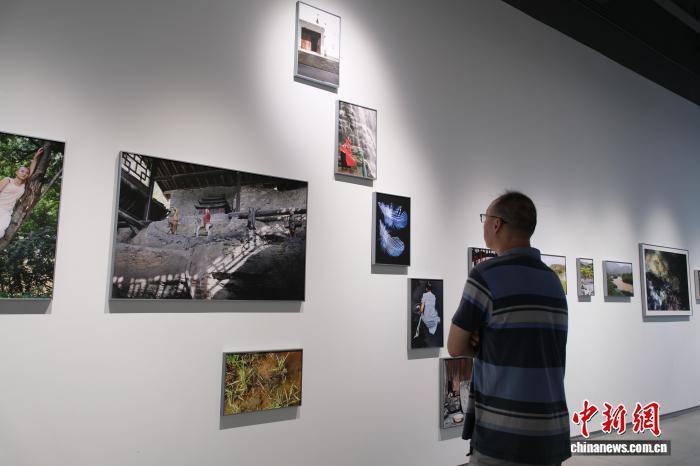 以艺术赋能乡村发展 “寻路”摄影展在杭州启幕
