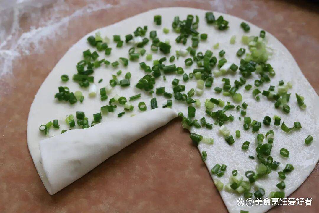 原创            葱油饼的做法！香酥好吃的软酥技巧，在于油和面的混合！