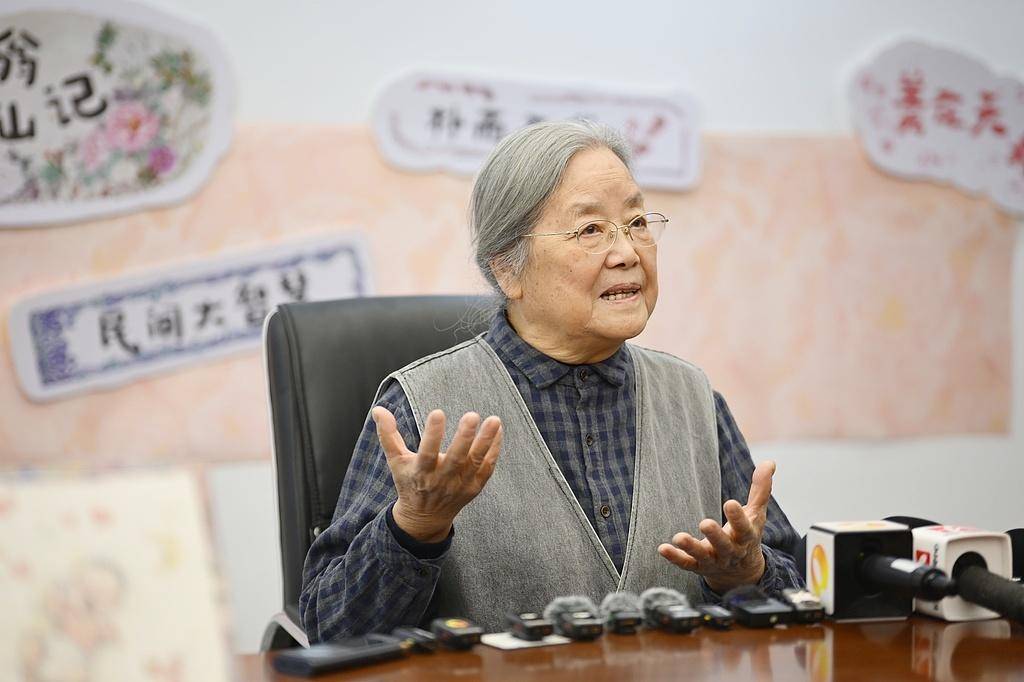 蔡皋在加拿大领取国际安徒生奖，系插画奖项60年来首位中国画家