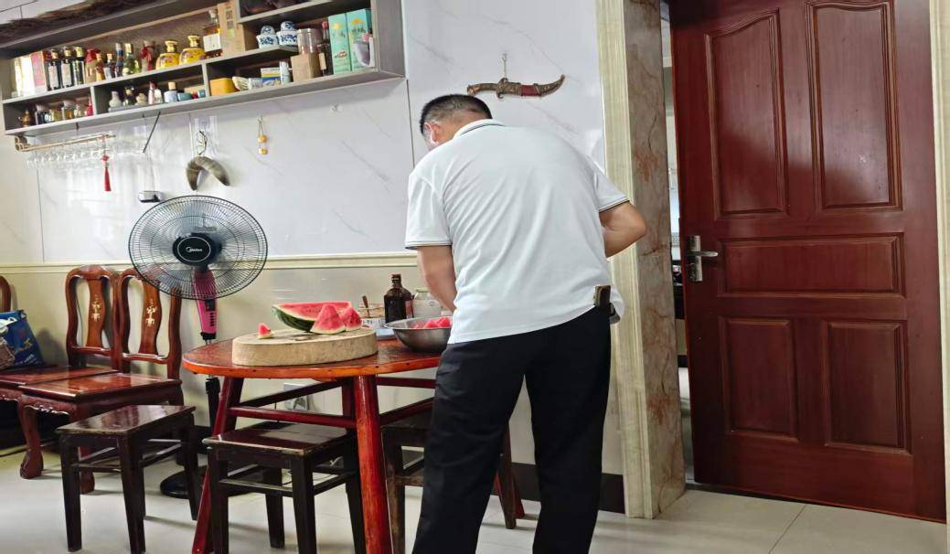 匠心守竹韵_巧手传非遗｜之江学院学子走访青坛村竹编手艺人董思来(1)