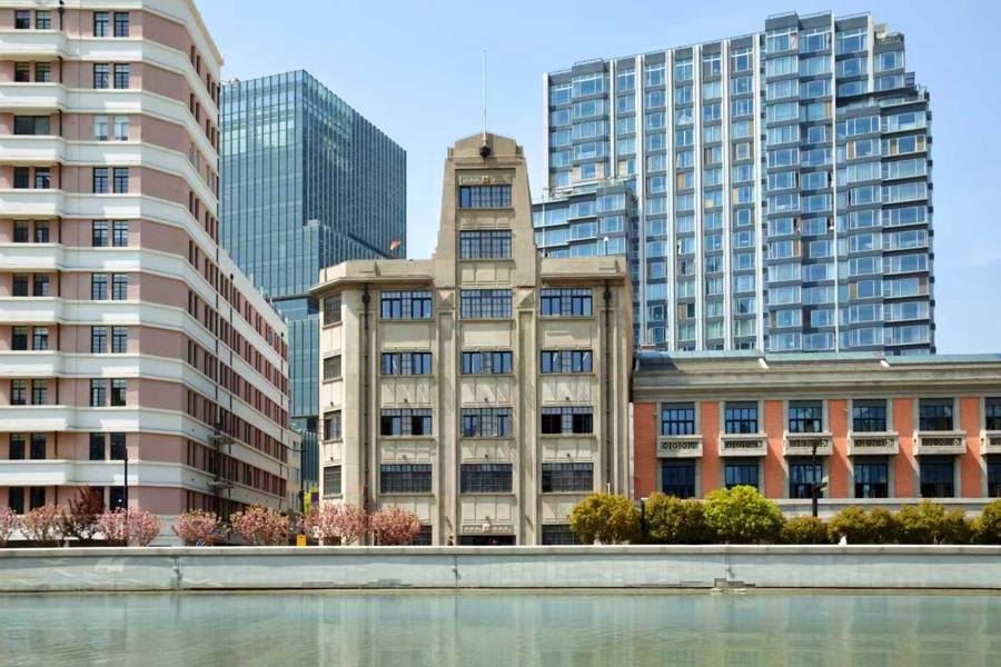 依水而生，因艺而新：上海滨水艺术空间的三重奏