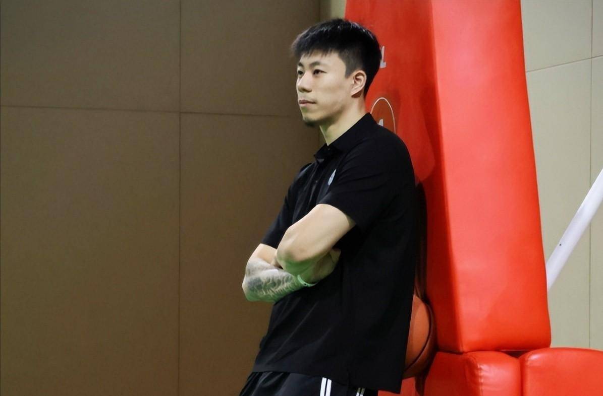 CBA休赛期传来官宣消息！张镇麟更换签约主体签下四年总价值2400万合约