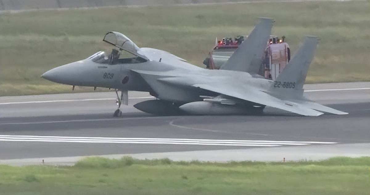 解放军运9高新迫近琉球,日本自寻烦恼?外媒:F15J战机冲出跑道_电子侦察机_显示_事故