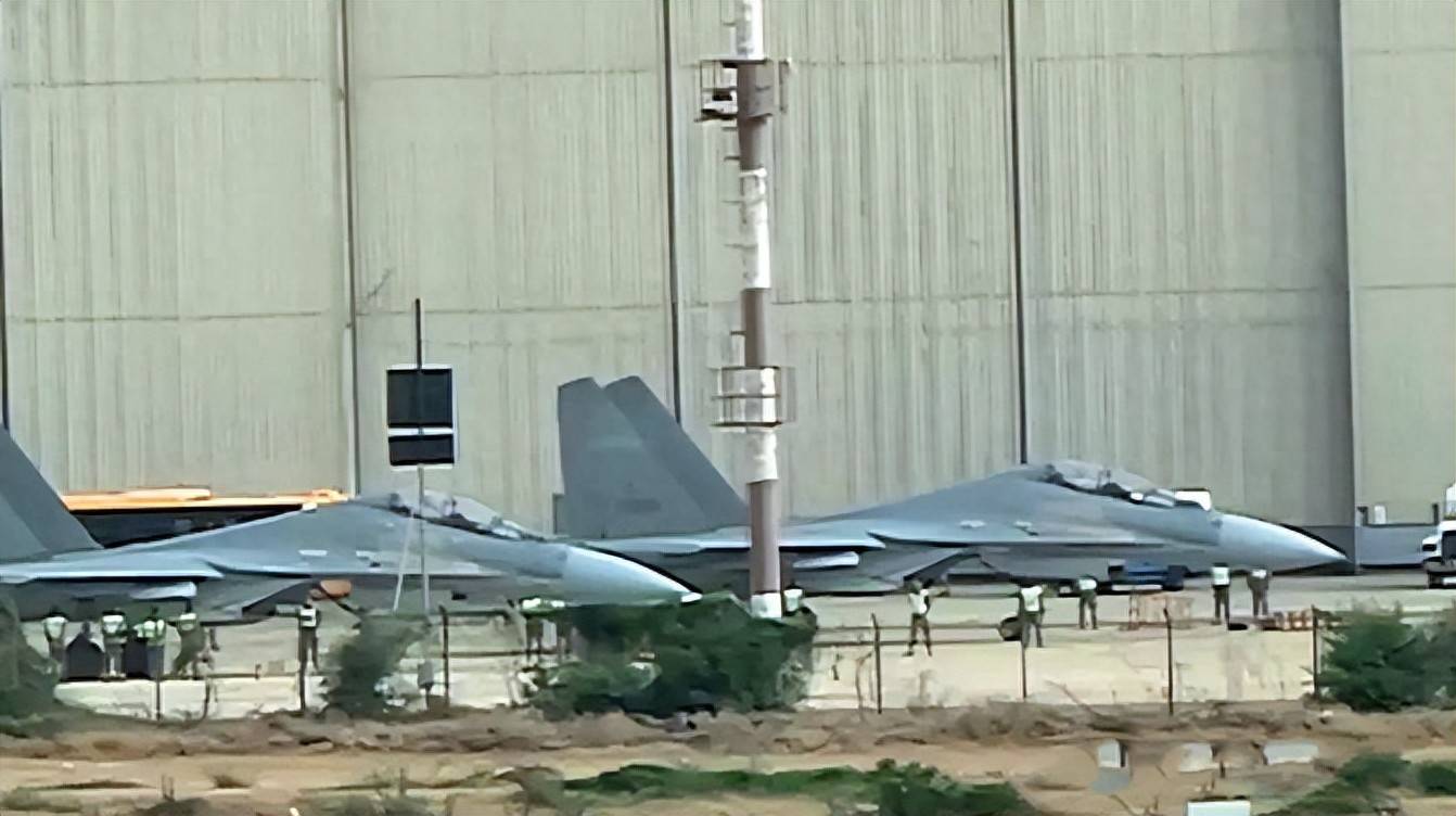 中国空军参训战机全部抵达埃及